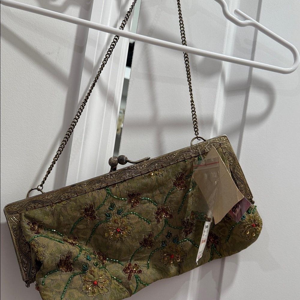 Vintage Floral Embroidered Clutch